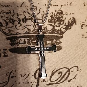 ✨5/$8✨ Men's Black and Silver Cross Pendant Necklace
